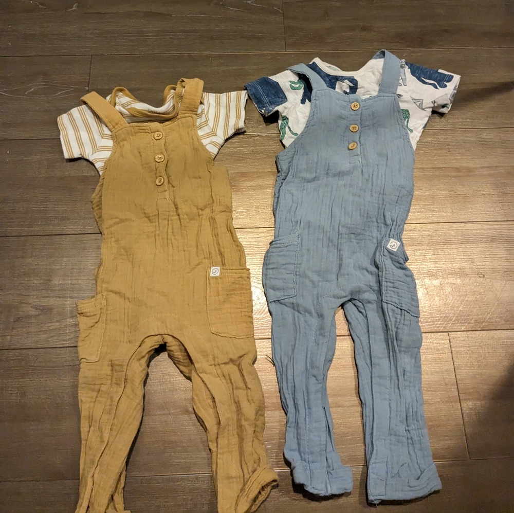 5 piece Little Planet assortment: 2 gauze overalls, 2 onesies and 1 t-shirt